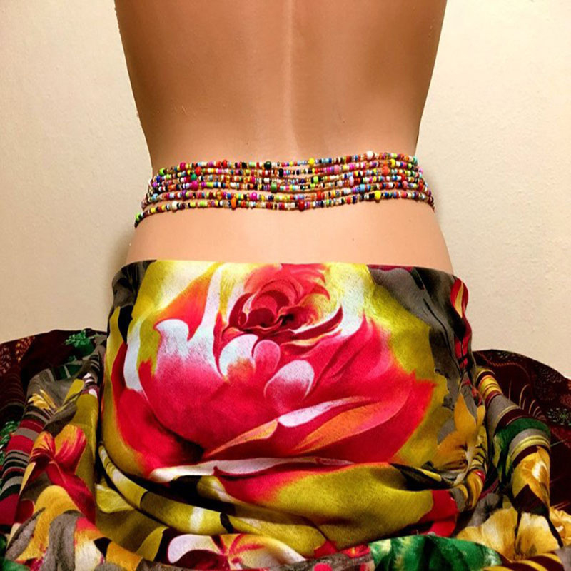 Body Jewelry Women - Kobiety z warstwowymi koralikami łańcuszek na
